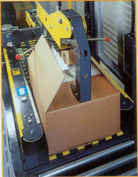 Automatische Kartonverschließmaschine SM 116 M90416